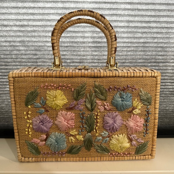 Woven Straw Handbag with Embroidered Pastel Flowers. Vtg. 1960s - Adorable - Picture 2 of 13